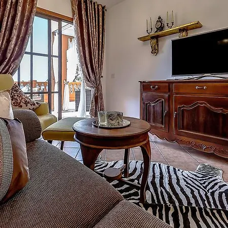 公寓 El Duque Elite Apartament 阿德耶
